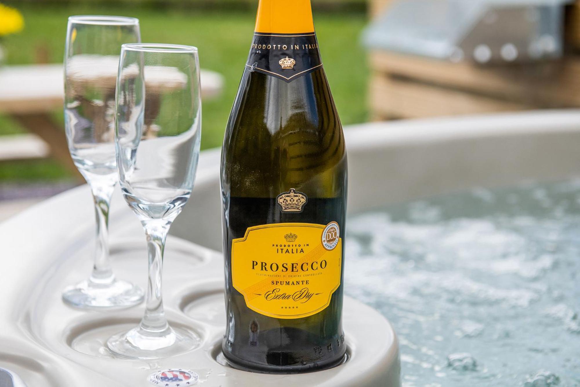 Waenfechan Glamping With Hot Tubs Colwyn Bay Esterno foto
